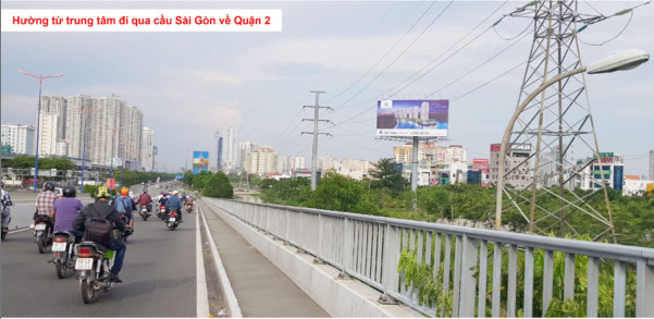 Bảng quảng cáo ngoài trời tại Cầu Sài Gòn hướng về Quận 2