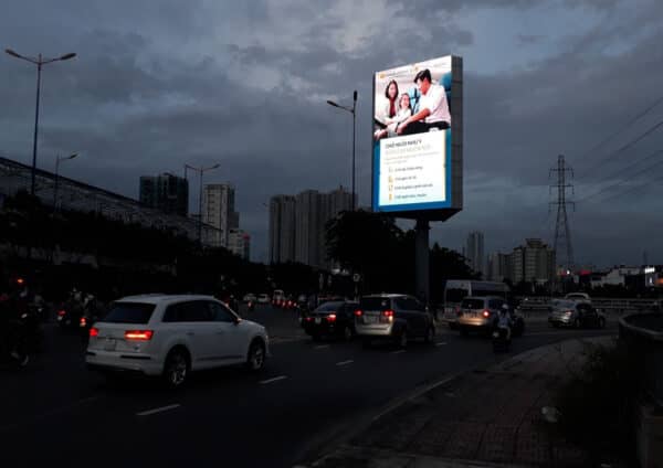 Quảng cáo màn hình led ngoài trời tại cầu Sài Gòn