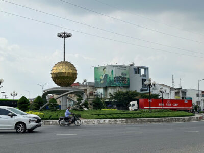 bang-quang-cao-ngoai-troi-tai-vong-xoay-trung-luong-tien-giang (2)