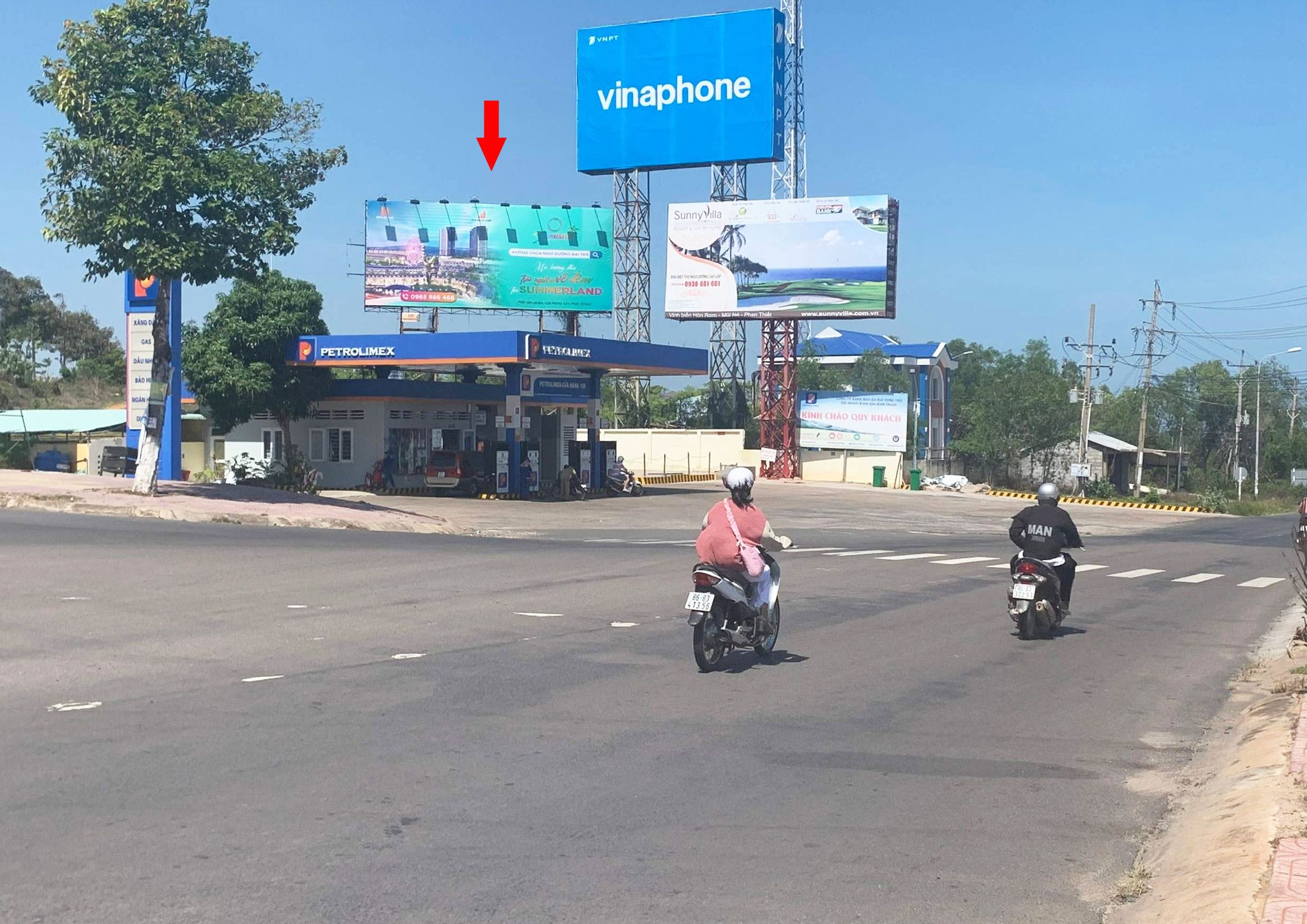 Trụ pano quảng cáo ngoài trời tại Ngã Ba Phú Hài