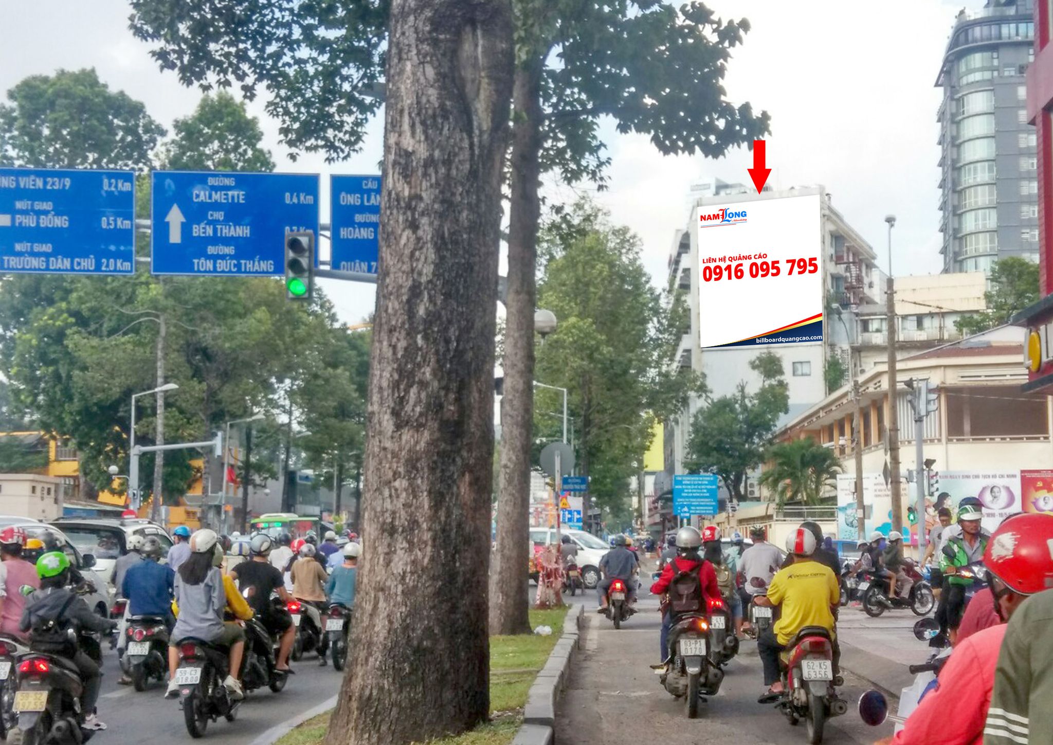 Bảng quảng cáo ngoài trời tại Ngã tư Trần Hưng Đạo - Nguyễn Thái Học
