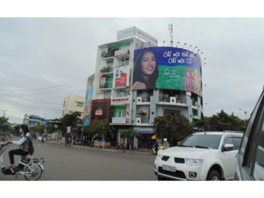 Billboard quảng cáo ngoài trời tại vòng xoay ngã sáu Ngô Mây