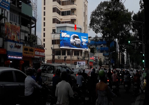 màn hình led ngoài trời tại ngã tư Trần Hưng Đạo – Nguyễn Biểu
