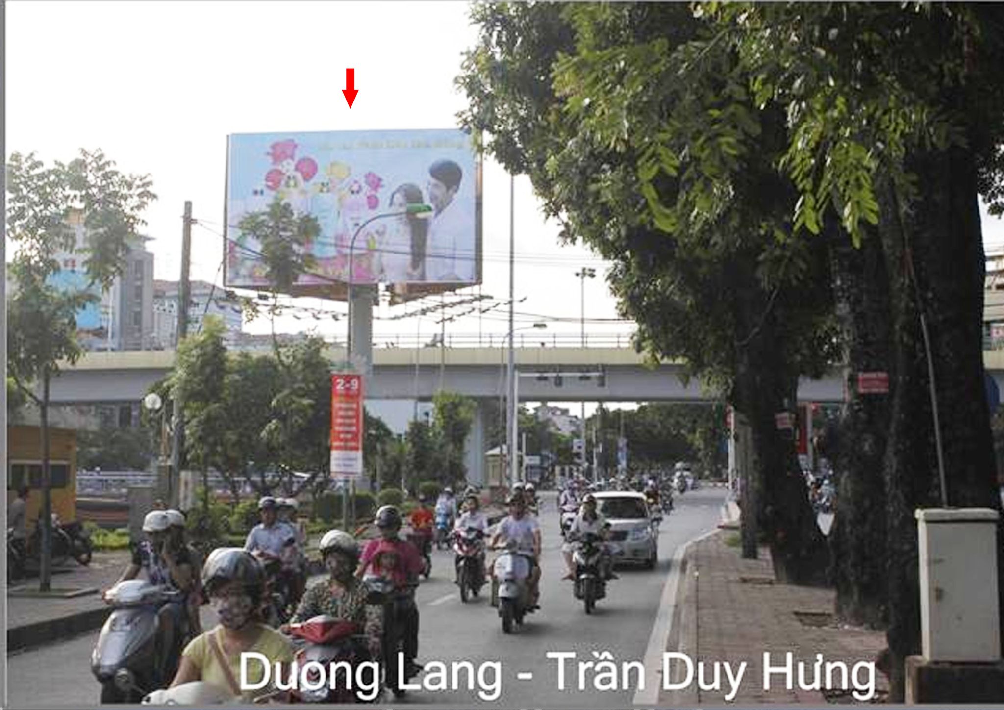 trụ pano quảng cáo tại Ngã tư Vũ Phạm Hàm – Trung Hoà