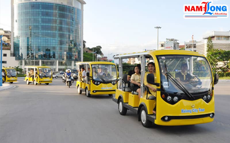 quang-cao-tren-xe-o-to-dien