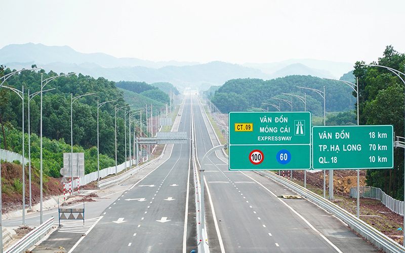 cao-toc-van-don-mong-cai-quang-ninh
