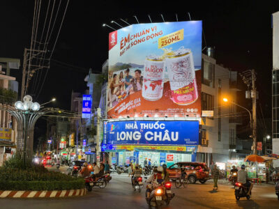 bang-quang-cao-ngoai-troi-tai-vong-xoay-phan-thiet (2)